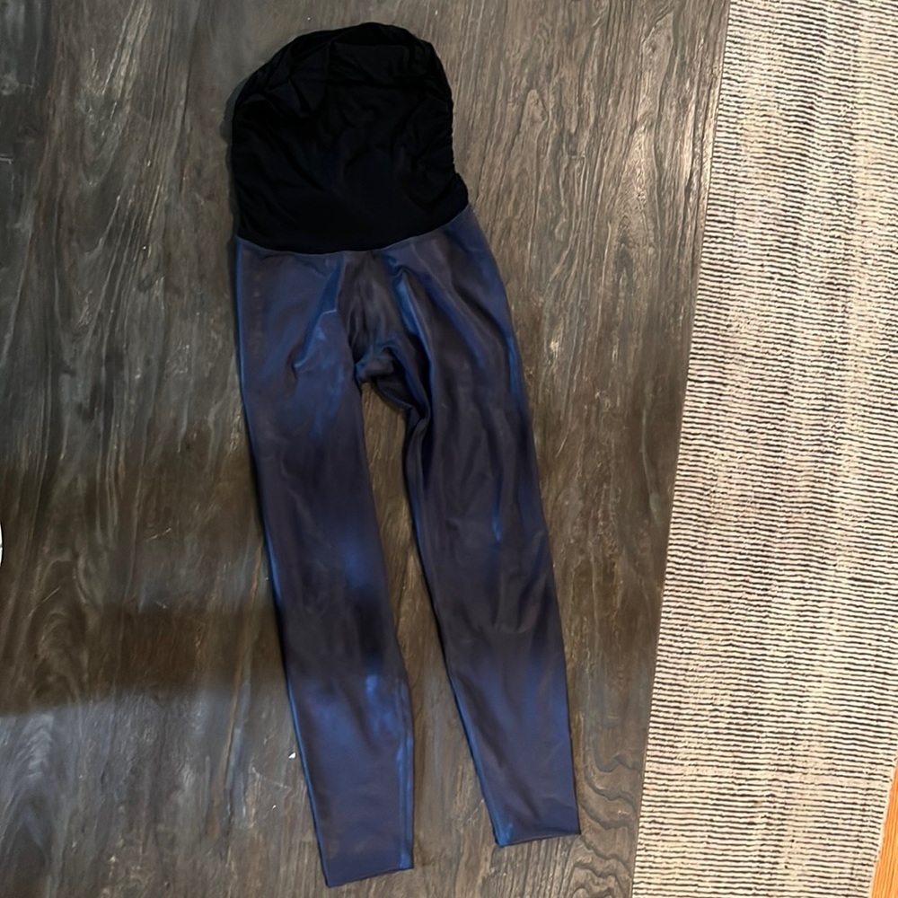Beyond Yoga Beyond the Bump Maternity Legging. Small. Pearlized Navy